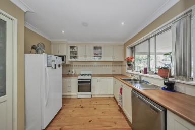 House For Sale - NSW - Tumut - 2720 - Brick Home!  (Image 2)