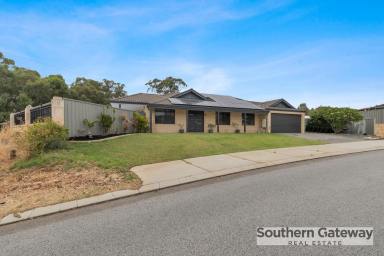 House For Sale - WA - Leda - 6170 - BUSHLAND VIEWS, POOLSIDE LIVING & MODERN COMFORT  (Image 2)