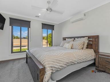 House For Sale - VIC - Echuca - 3564 - Modern Family Living in Prime Echuca Location  (Image 2)