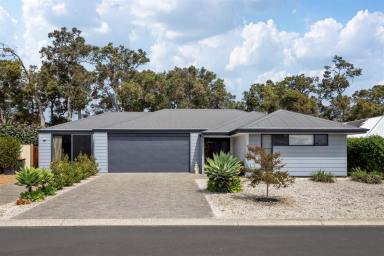 House For Sale - WA - Cowaramup - 6284 - Spacious Family Home with Self-Contained Studio  (Image 2)