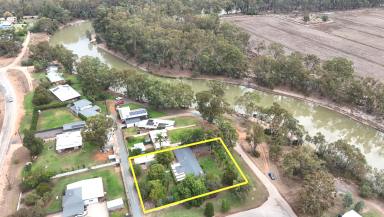 House For Sale - NSW - Tooleybuc - 2736 - Overlooking the Murray River  (Image 2)