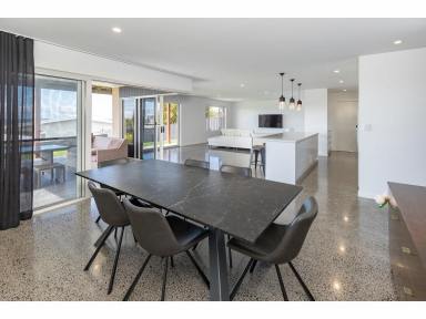 House For Sale - NSW - Red Head - 2430 - LUXURY HOME FOR SALE IN THE PRESTIGIOUS SEASCAPE ESTATE  (Image 2)