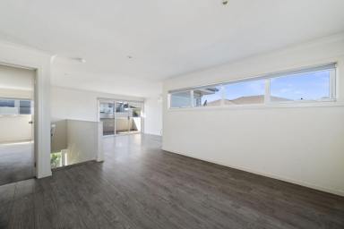 Townhouse For Sale - VIC - South Morang - 3752 - Modern Townhouse Near Train & Shopping  (Image 2)
