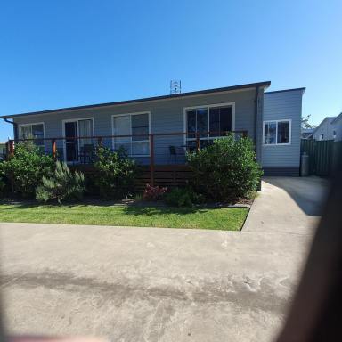 Retirement For Sale - NSW - Sussex Inlet - 2540 - [UNDER CONTRACT] Golf Course Views & Easy-Care Living in Sussex Inlet: Ideal Home for Downsizers or Retirees!  (Image 2)