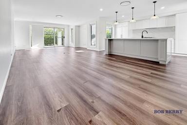 Townhouse For Lease - NSW - Dubbo - 2830 - Lakefront townhouse offering peace and exclusivity, with quality finishes, spacious living, and great entertaining areas.  (Image 2)