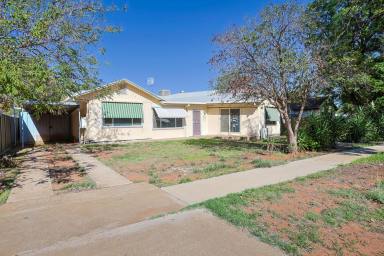 House For Sale - VIC - Mildura - 3500 - Location, Location, Location!  (Image 2)