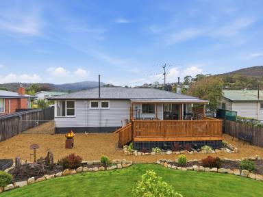 House For Lease - TAS - New Norfolk - 7140 - Charming Family Home with Beautiful Gardens in a Prime New Norfolk Location  (Image 2)