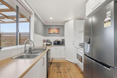 House For Lease - TAS - New Norfolk - 7140 - Charming Family Home with Beautiful Gardens in a Prime New Norfolk Location  (Image 2)