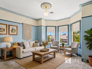 House For Sale - VIC - Strathdale - 3550 - A Strathdale Classic with Space to Grow  (Image 2)