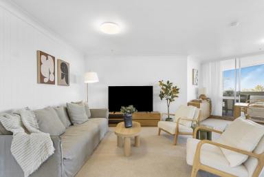 Apartment For Sale - QLD - Surfers Paradise - 4217 - Oceanfront Living on The Esplanade - Spacious 3 Bedroom Apartment in Focus  (Image 2)