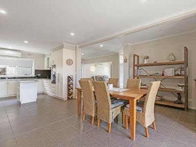 House For Lease - VIC - Echuca - 3564 - Country living in comfort and style  (Image 2)