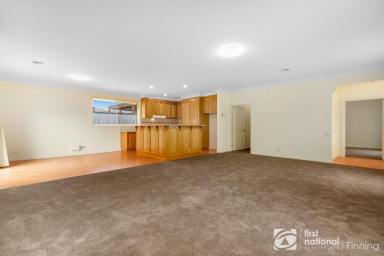Unit For Sale - VIC - Cranbourne - 3977 - MAGNIFICENT UNIT  (Image 2)