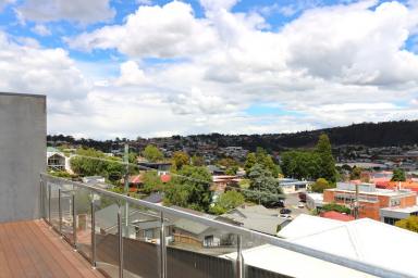 Unit For Lease - TAS - South Launceston - 7249 - Stunningly Beautiful Fully Furnished Town House  (Image 2)