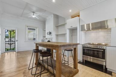 House For Sale - VIC - Bendigo - 3550 - Charming Sandstone Cottage (Circa 1890)  (Image 2)