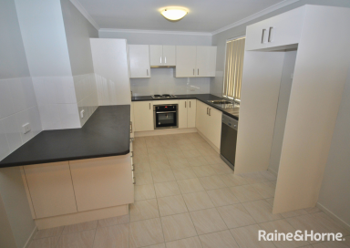 Unit For Lease - NSW - Worrigee - 2540 - Modern & Low Maintenance Living in Worrigee  (Image 2)