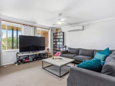 Unit Sold - NSW - Old Bar - 2430 - NEAT AND SWEET IN A QUIET STREET  (Image 2)