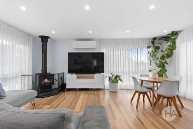 House For Sale - VIC - Inverloch - 3996 - INVERLOCH RETREAT WITH RURAL OUTLOOK  (Image 2)