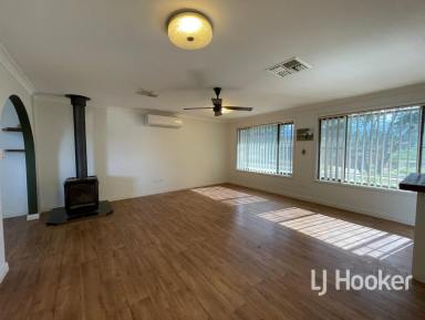House For Lease - NSW - Inverell - 2360 - Comfortable Family Home in a Peaceful Location (Image 2)