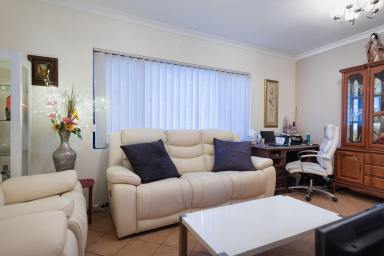 House For Sale - WA - Palmyra - 6157 - COMING SOON - SURVEY STRATA 467SQM RENOVATOR'S DREAM - SPACIOUS 5 BEDROOM HOME WITH POTENTIAL  (Image 2)