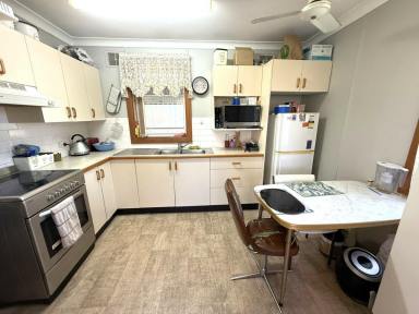 House For Sale - NSW - Young - 2594 - Investors, First Home Buyers, Bargain Hunters  (Image 2)