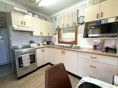 House For Sale - NSW - Young - 2594 - Investors, First Home Buyers, Bargain Hunters  (Image 2)