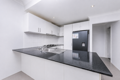 House For Sale - WA - Jindalee - 6036 - Spacious, Low Maintenance Living (Image 2)