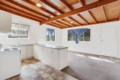 Unit For Lease - QLD - Rockville - 4350 - Two Bedroom Unit With Lock Up Garage!  (Image 2)