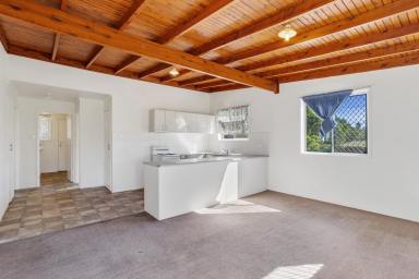 Unit For Lease - QLD - Rockville - 4350 - Two Bedroom Unit With Lock Up Garage!  (Image 2)