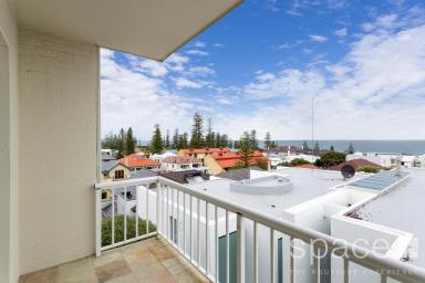 House For Lease - WA - Cottesloe - 6011 - 3 bedroom apartment in heart of Cottesloe Beach  (Image 2)