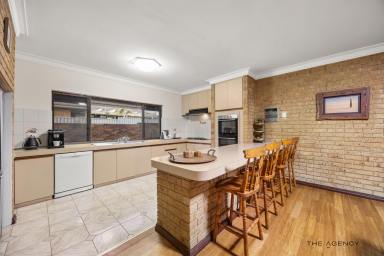 House For Sale - WA - Lake Coogee - 6166 - Grand Family Living  (Image 2)