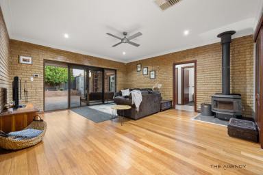 House For Sale - WA - Lake Coogee - 6166 - Grand Family Living  (Image 2)