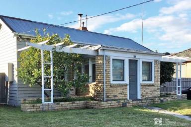 House Leased - VIC - Chelsea - 3196 - LOCATION AND SPACE! (Image 2)