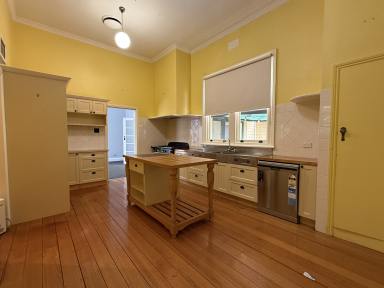 House For Lease - VIC - Swan Hill - 3585 - Spacious Home with 5 Bedrooms & Multiple Living Areas  (Image 2)