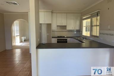 House For Lease - VIC - Somerville - 3912 - QUAINT FAMILY HOME  (Image 2)