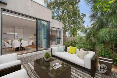 House For Sale - VIC - Mornington - 3931 - Short Walk to Main Street  (Image 2)