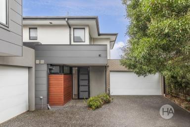 House For Sale - VIC - Mornington - 3931 - Short Walk to Main Street  (Image 2)