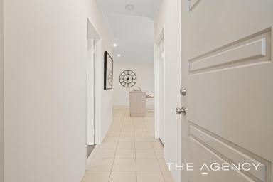House For Sale - WA - Aveley - 6069 - Contemporary Comfort and Light-Filled Living in Aveley  (Image 2)