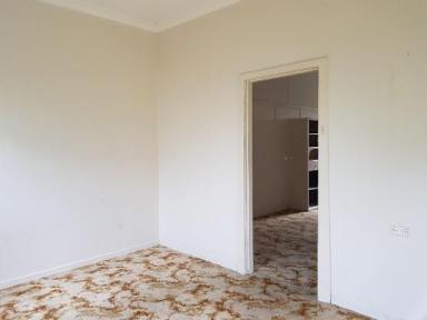 Unit For Lease - NSW - Wollongong - 2500 - 1 BEDROOM UNIT MINUTES TO HOSPITAL  (Image 2)
