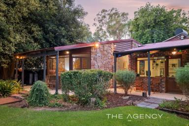 House For Sale - WA - Darlington - 6070 - Bespoke Rustic Revelation on Stunning Block - Just beautiful  (Image 2)