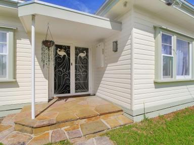 House For Sale - VIC - Bairnsdale - 3875 - CHARACTER 3 BEDROOM HOME WITH REAR YARD ACCESS  (Image 2)