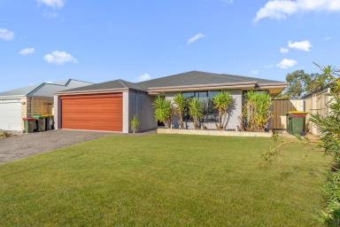 House For Sale - WA - Bertram - 6167 - Perfect Family Home on 543sqm in Prime Bertram Location  (Image 2)