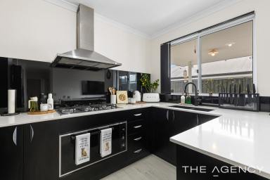 House For Sale - WA - Madora Bay - 6210 - NEAR NEW COSTAL RETREAT  (Image 2)