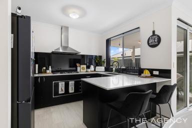 House For Sale - WA - Madora Bay - 6210 - NEAR NEW COSTAL RETREAT  (Image 2)