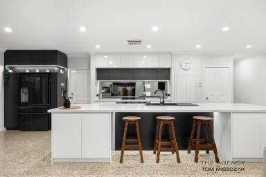 House For Sale - WA - Southern River - 6110 - Stunning Luxury Home in an Ultra Private Position  (Image 2)