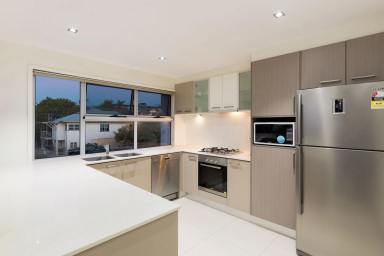 Townhouse For Sale - QLD - Morningside - 4170 - Elevated Executive Living in Blue-Chip Morningside  (Image 2)