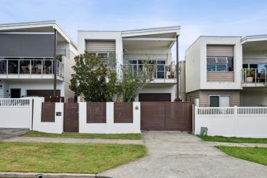 House For Sale - QLD - Morningside - 4170 - Executive Townhome in Blue-Chip Morningside  (Image 2)