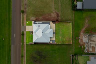 House For Sale - QLD - Yungaburra - 4884 - Elevated 3-Bedroom Home with Stunning Lake Views  (Image 2)