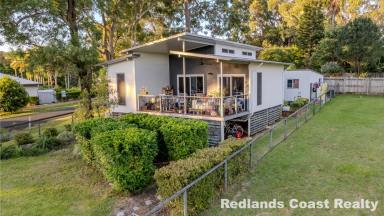 House For Sale - QLD - Lamb Island - 4184 - Nothing to Spend – Stylish, Easy-Care Island Living  (Image 2)
