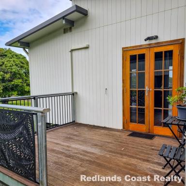 House For Sale - QLD - Lamb Island - 4184 - Cute as a Button – Stylish, Easy-Care Island Living  (Image 2)