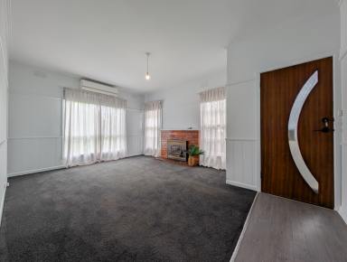 House For Sale - VIC - Kerang - 3579 - Sturdy 3-Bedroom Weatherboard Home in Prime Location  (Image 2)